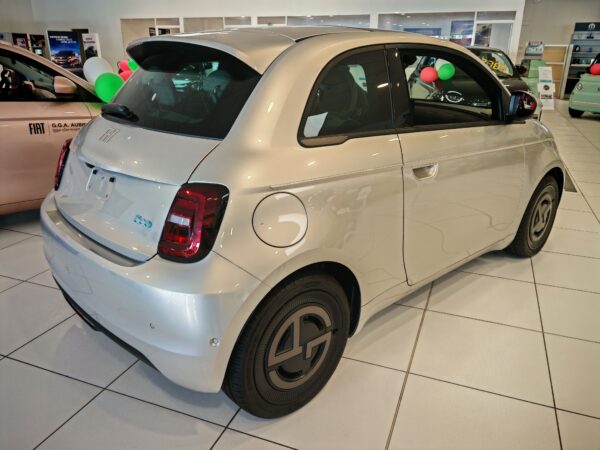 Fiat 500e Berline 42kWh GIORGIO ARMANI – Image 4
