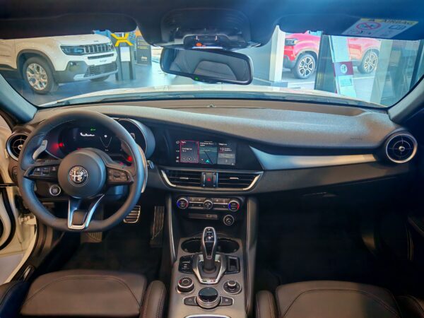 Alfa Romeo Giulia 2.2L Diesel 210ch AT8 Q4 VELOCE – Image 5