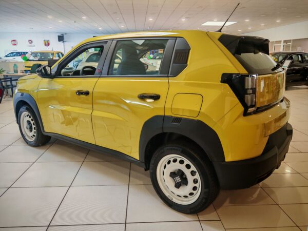 Fiat Grande Panda 44kWh 113ch RED – Image 6