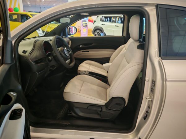 Fiat 500e Berline 42kWh GIORGIO ARMANI – Image 9